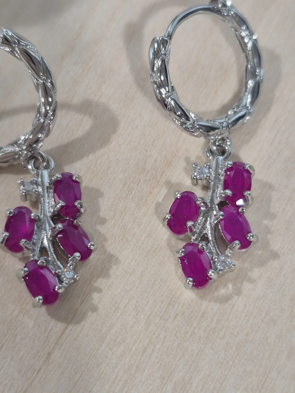 🎉🎉NEW🎉🎉 STUNNING!! SS Oval RUBY Hoop Dangle Earrings